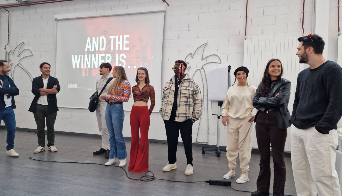 Équipe gagnante du workshop Red Noise à CREA