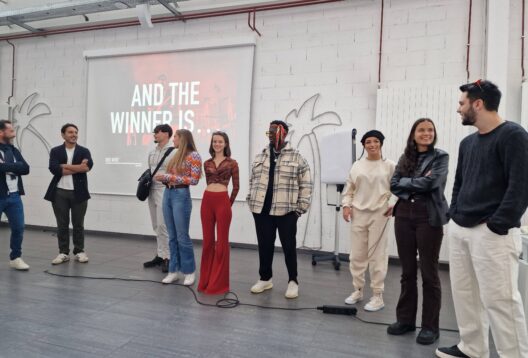 Équipe gagnante du workshop Red Noise à CREA